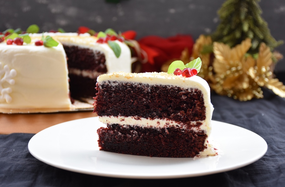 RED VELVET CAKE – KREM PEYNİR KREMALI KIRMIZI KADİFE PASTA
